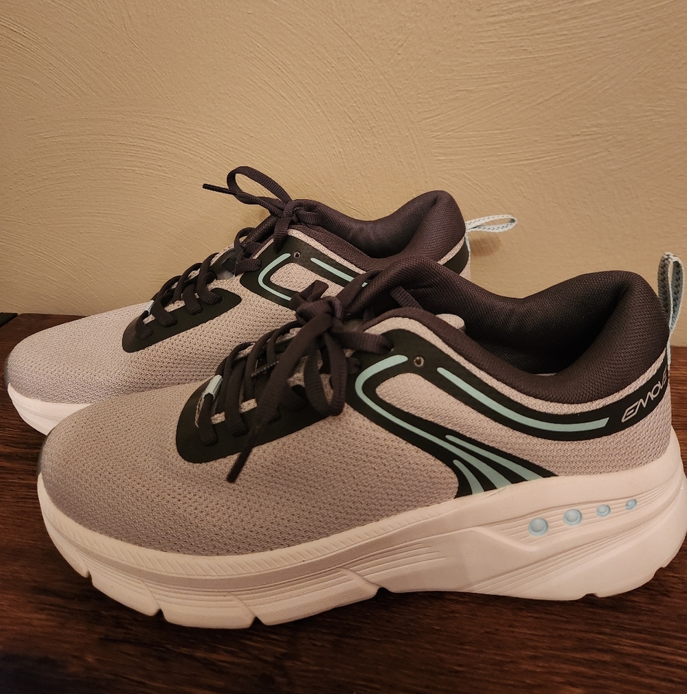 Easy Spirit Gray and White Athletic Shoes Size 8.5W